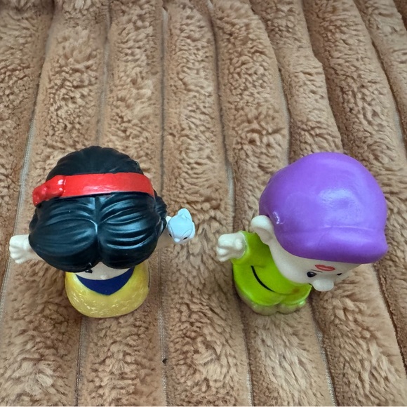 Snow White and Dopey Little People - Picture 2 of 4